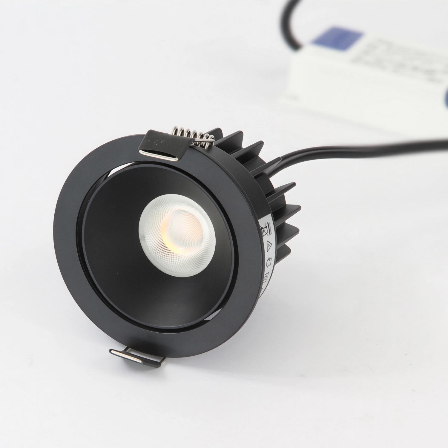 Детайлно изображение на LED луна за вграждане Orion AJ | Регулируема | CCT | 10W Снимка на LED луна за вграждане Orion AJ | Регулируема | CCT | 10W