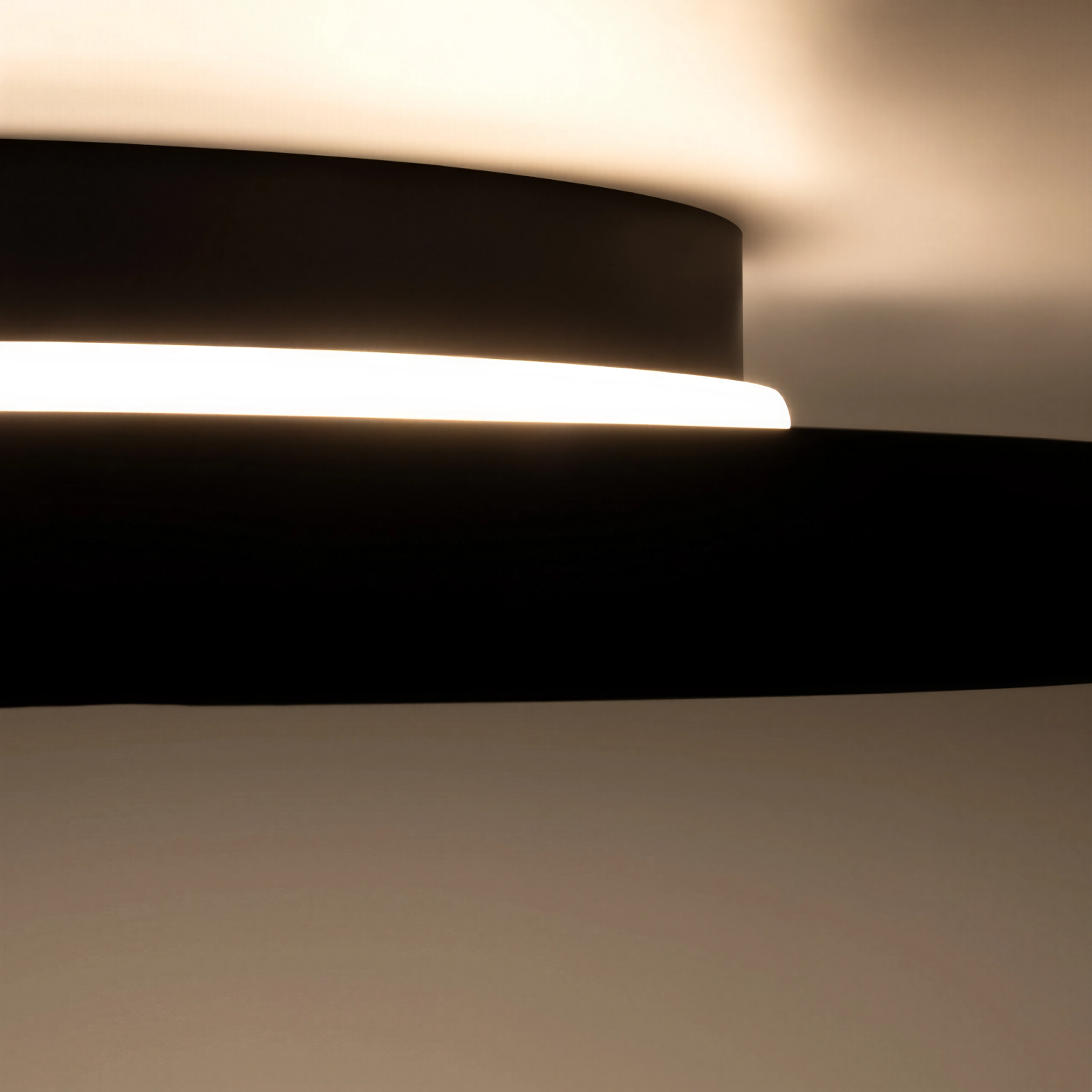 Детайлно изображение на Кръгла LED плафониера Aris R Up&Down | Двупосочно светене | 3-CCT | 45W Снимка на Кръгла LED плафониера Aris R Up&Down | Двупосочно светене | 3-CCT | 45W