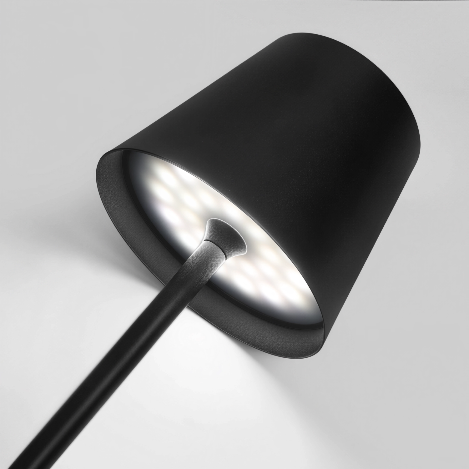 Снимка на Презареждаема LED настолна лампа с три цвята LEDA (38 см) - Настолни лампи