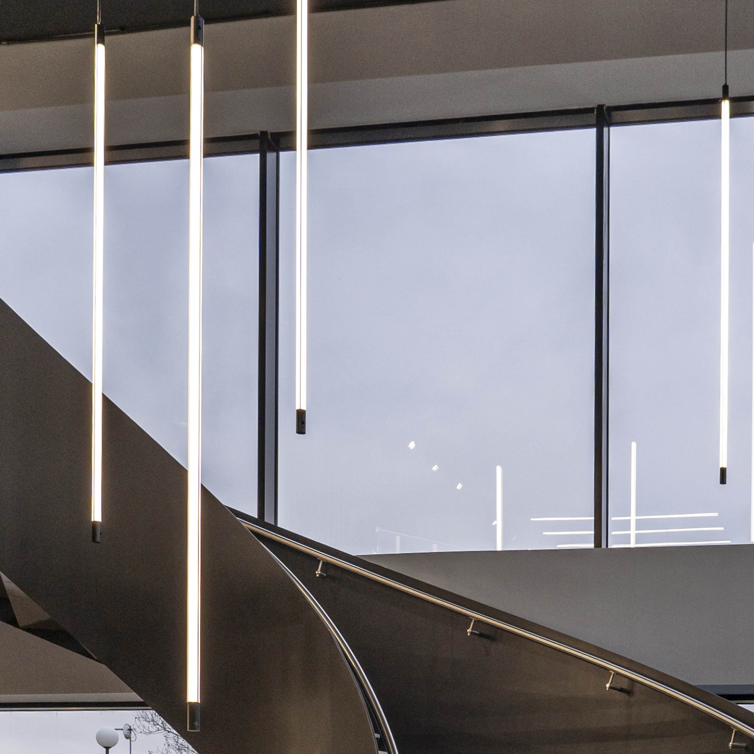 LED светеща тръба с 360° ефект Mesh 360 – Ø36 x 2500 мм - Снимка на LED светеща тръба с 360° ефект Mesh 360 – Ø36 x 2500 мм - Висящи лампи
