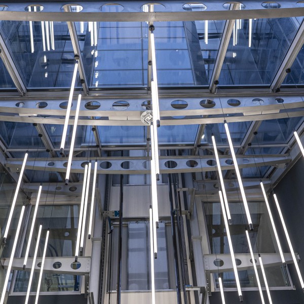 LED светеща тръба с 360° ефект Mesh 360 – Ø36 x 2500 мм - Снимка на LED светеща тръба с 360° ефект Mesh 360 – Ø36 x 2500 мм - Висящи лампи