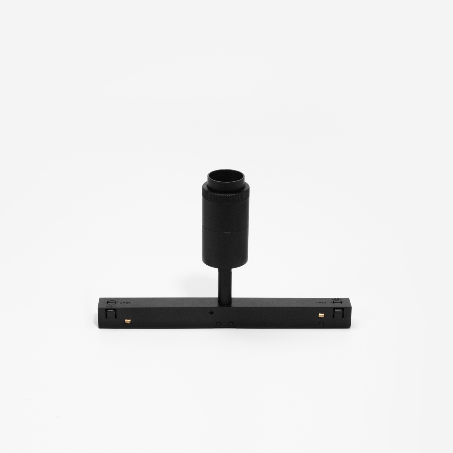 Детайлно изображение на Осветително тяло(спот) Eye Zoom Magnet (6W, 3000K) за магнитна система 23 mm Снимка на Осветително тяло(спот) Eye Zoom Magnet (6W, 3000K) за магнитна система 23 mm - Релсово осветление