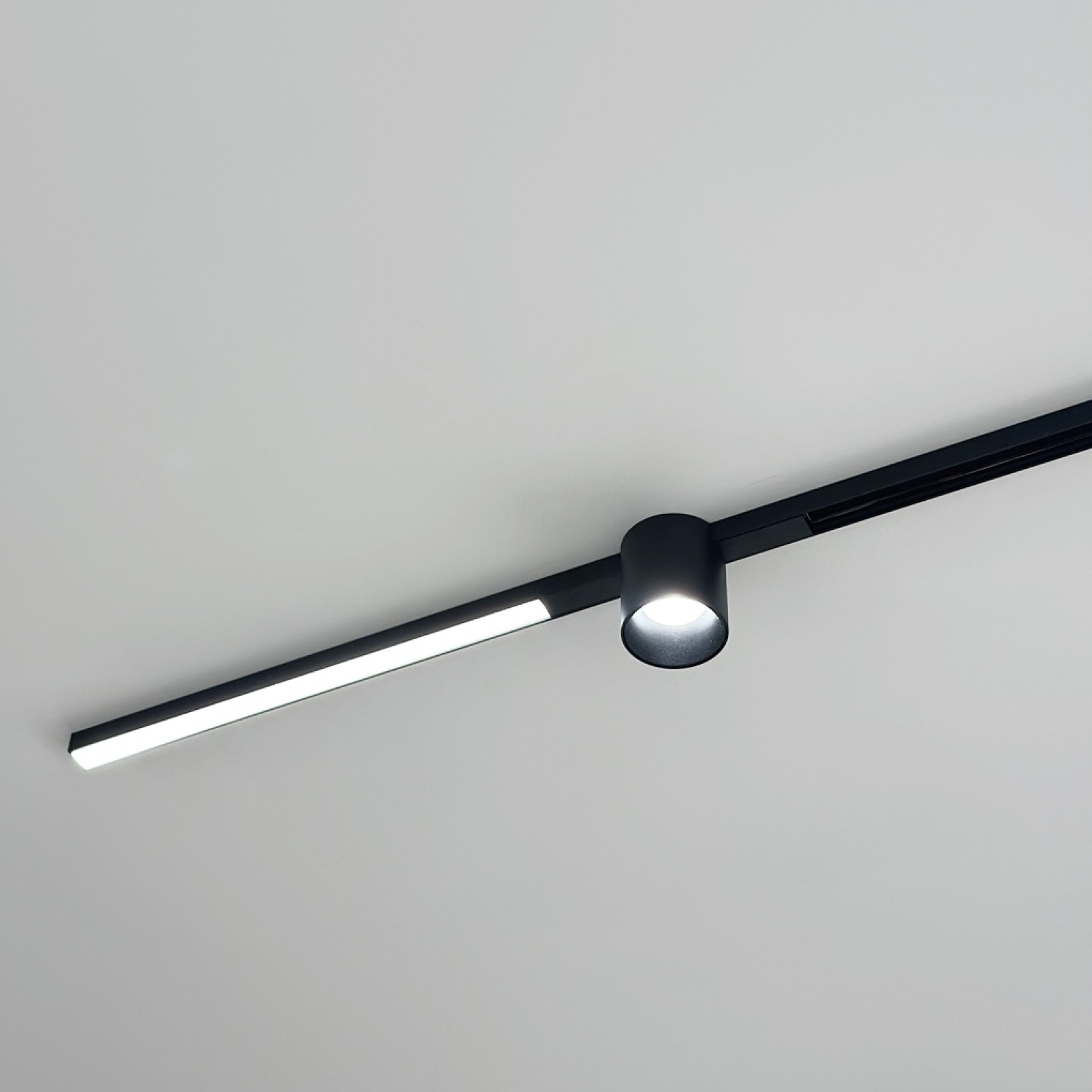 Снимка на Компактен LED модул Band Magnet Mini за магнитна шина 23 mm Slim - Curve Line