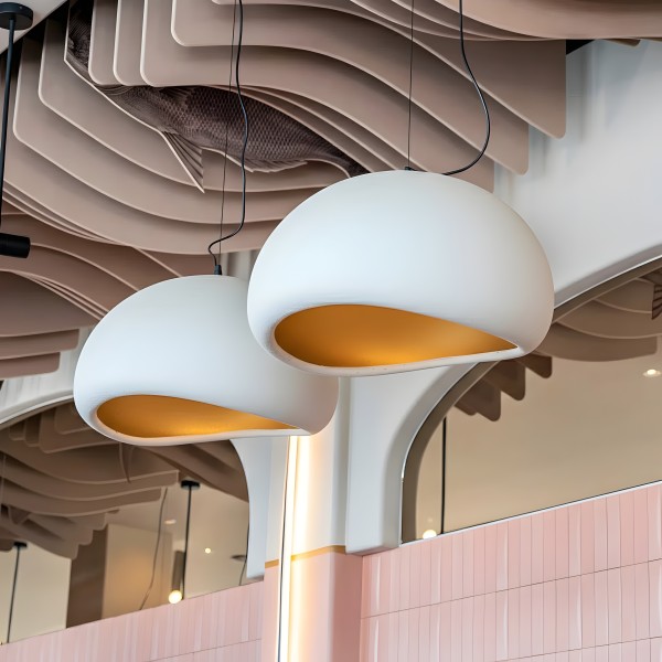 Снимка на Висяща лампа от смола Vali | Бяла | Скулптурна форма