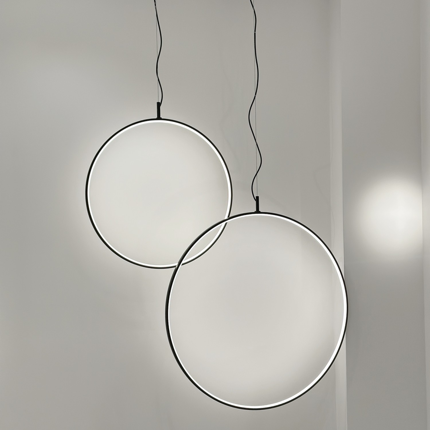 Снимка на Висяща кръгла LED лампа с минималистичен дизайн Tini (Ø600/1200 mm) - Висящи лампи