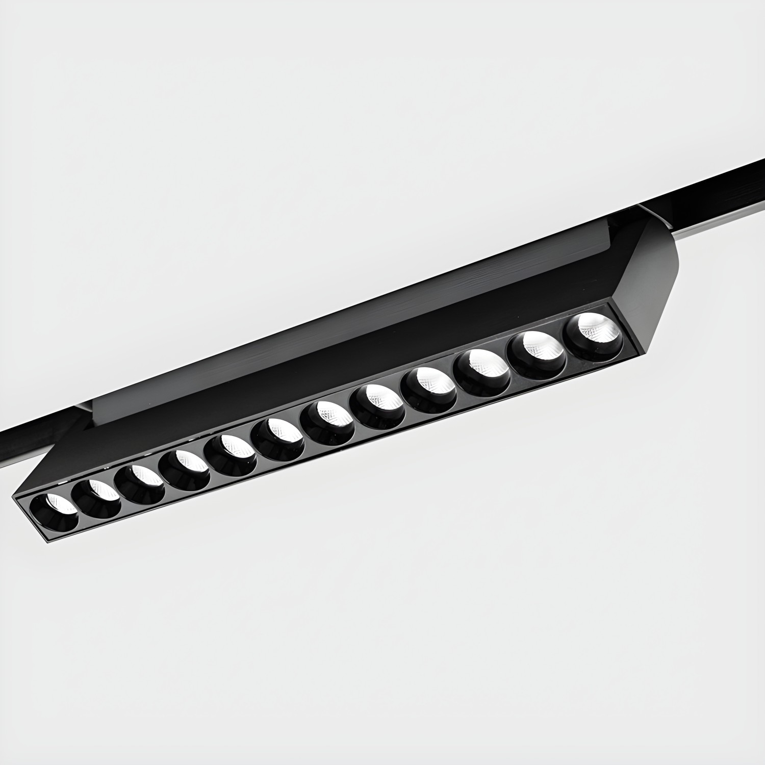 Снимка на Комплект магнитна шинна система „All-in-One Pendant trimless“ - Релсово осветление