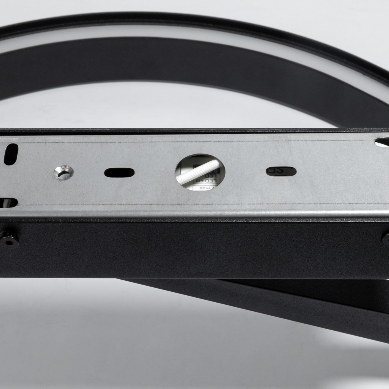 Детайлно изображение на Кръгла LED лампа за таван Up&Down Axis | Двупосочно светене | 3000K | 50W Снимка на Кръгла LED лампа за таван Up&Down Axis | Двупосочно светене | 3000K | 50W