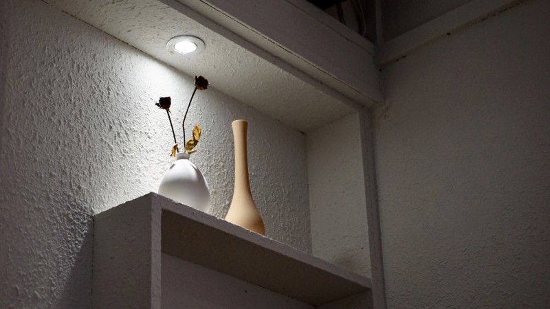 Как да осветите огледалото в коридора без отблясъци и сенки