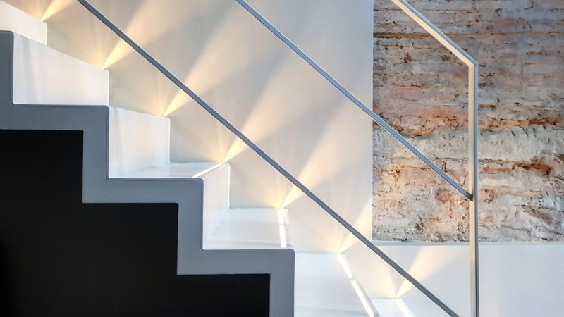 Как да направим LED осветление за външни стъпала?