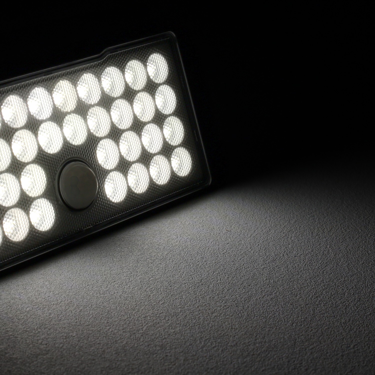 Детайлно изображение на Соларен LED прожектор Croma | PIR сензор | 2.6W | IP65 Снимка на Соларен LED прожектор Croma | PIR сензор | 2.6W | IP65