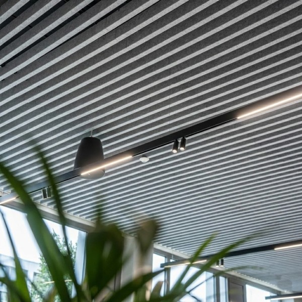 Снимка на Магнитна шина за външен монтаж върху таван/стена Magnet Line 23 mm - Релсово осветление