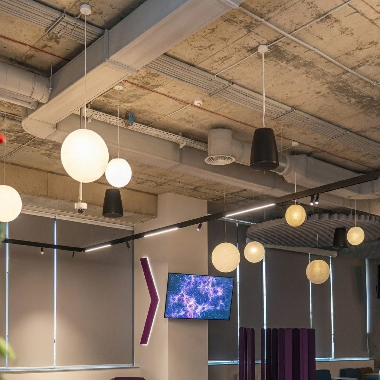 Снимка на Магнитна шина за външен монтаж върху таван/стена Magnet Line 23 mm - Релсово осветление