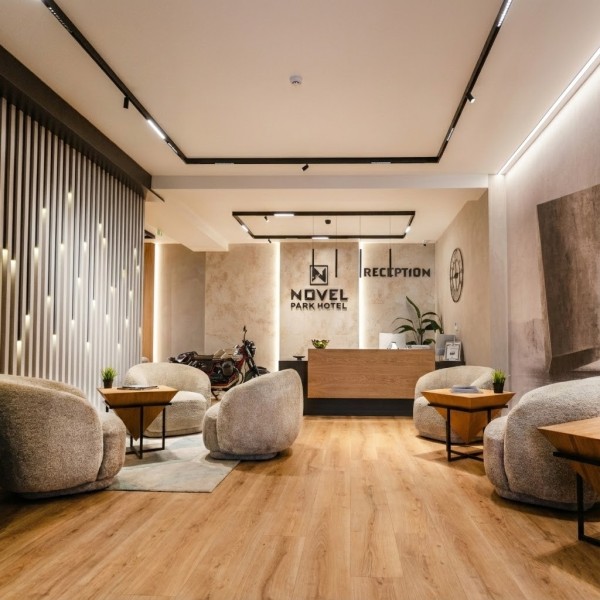 Снимка на Магнитна шина за външен монтаж върху таван/стена Magnet Line 23 mm - Релсово осветление