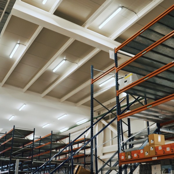 Снимка на Индустриално осветително LED тяло Hermetic Pro | 4000K | IP65 | Бял - Склад и цех