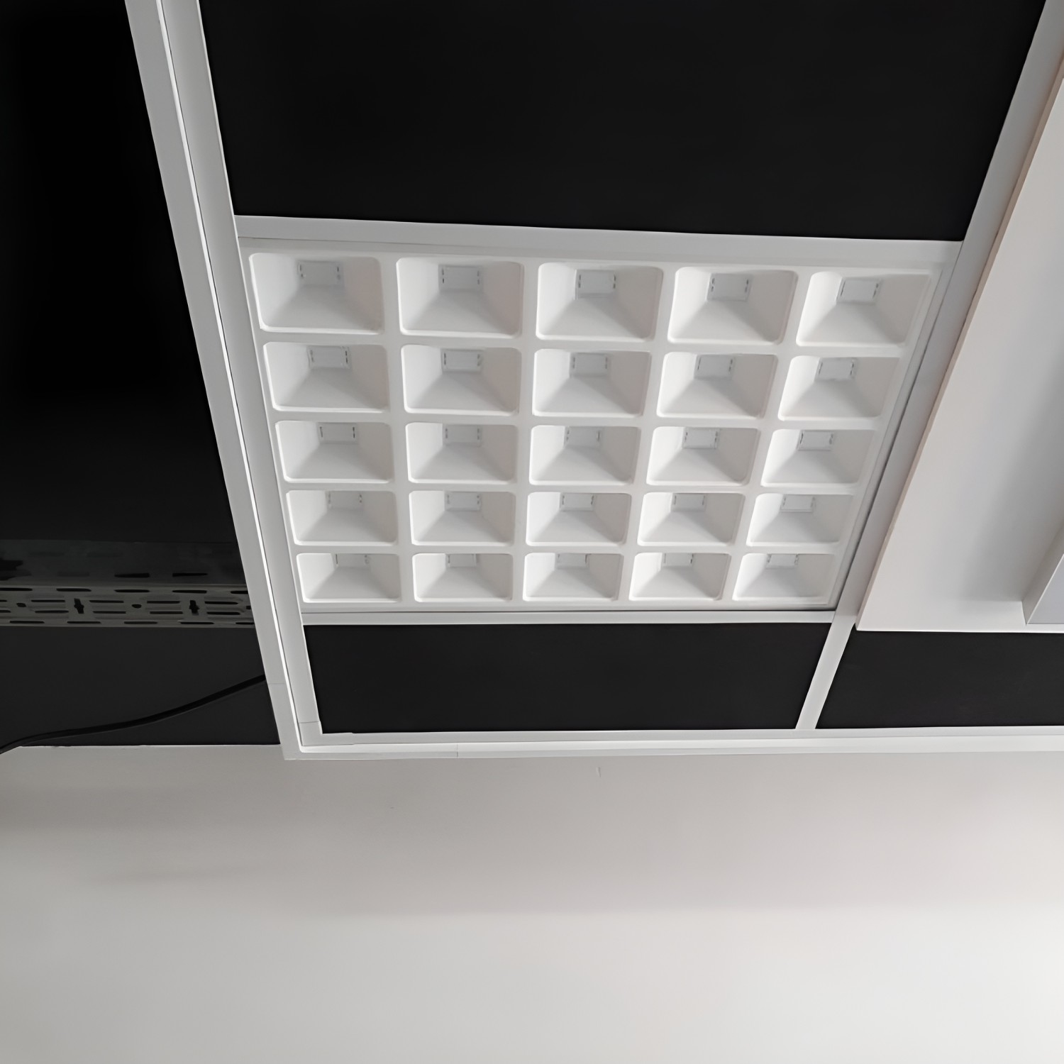 Снимка на LED панел за вграждане с ниско заслепяване Comfort 60x60 | UGR<16 | 48W | 4000K