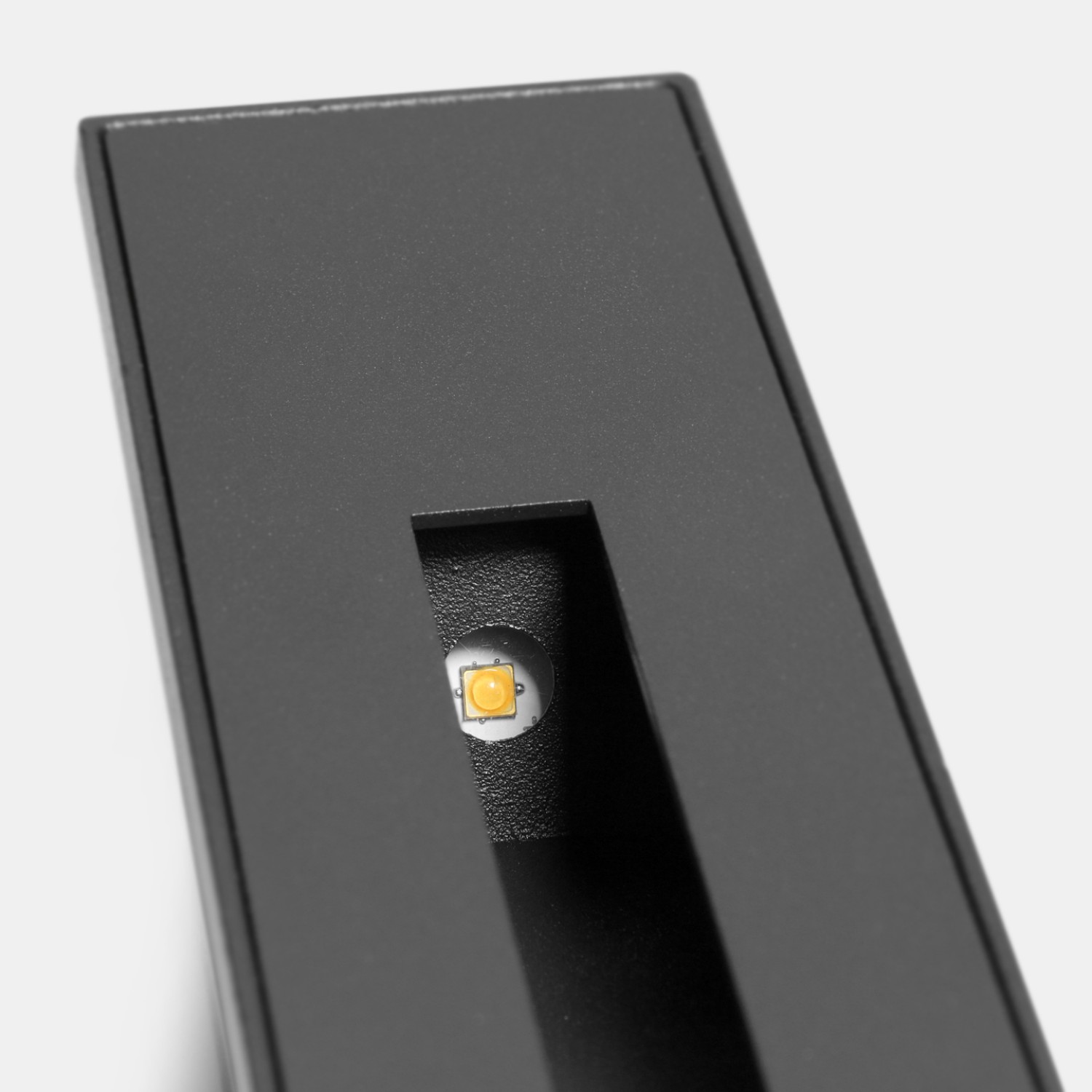 Детайлно изображение на LED луна за стълбище/стъпала Step Line Eco | За вграждане | 3W | 3000K Снимка на LED луна за стълбище/стъпала Step Line Eco | За вграждане | 3W | 3000K
