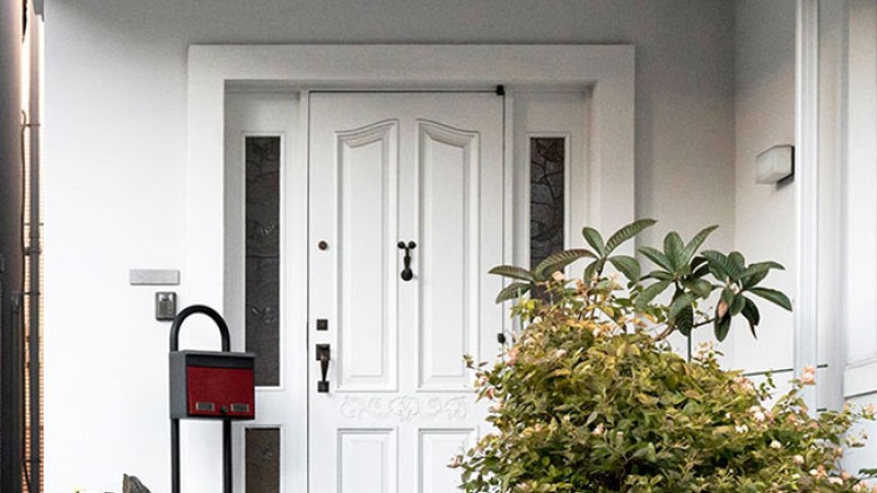 Как се инсталира фасадна лампа със сензор за движение?