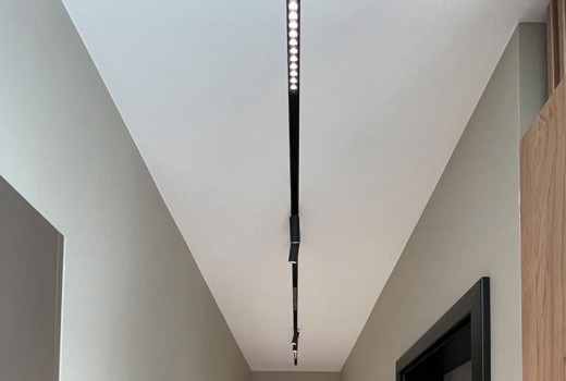 Какво представлява релсовото осветление и подходящо ли е за дома?