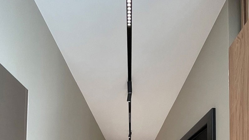 Какво представлява релсовото осветление и подходящо ли е за дома?