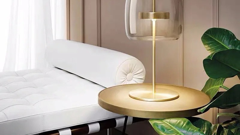 Как да изберем правилната настолна лампа за работа и учене у дома?