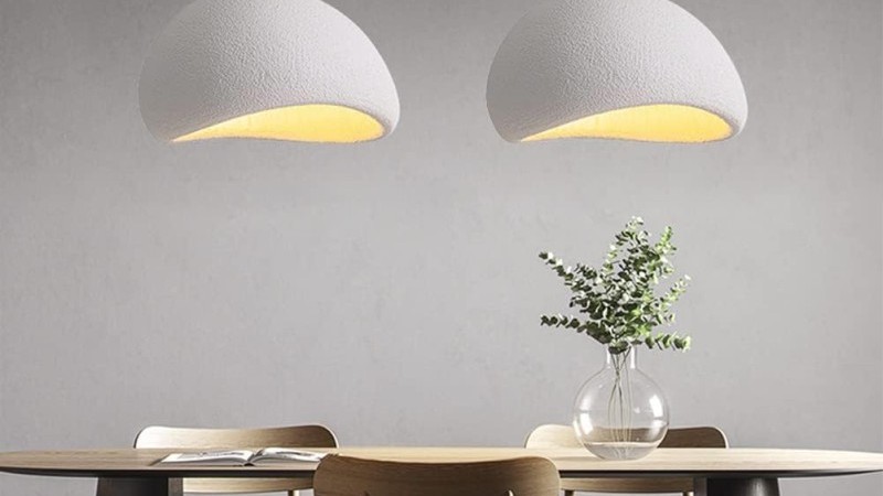 Каква е правилната височина на висящата лампа над трапезната маса