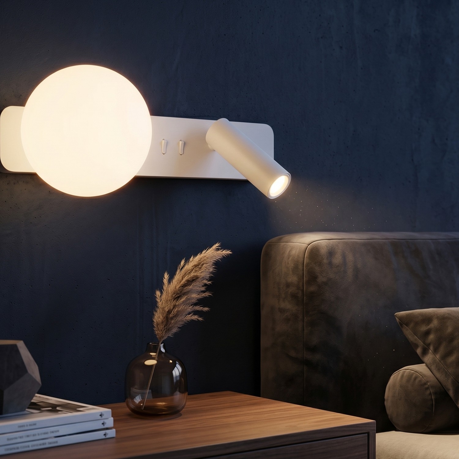 Снимка на Стенен аплик Kora с насочена светлина за четене и фоново осветление