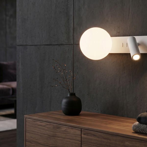 Снимка на Стенен аплик Kora с насочена светлина за четене и фоново осветление