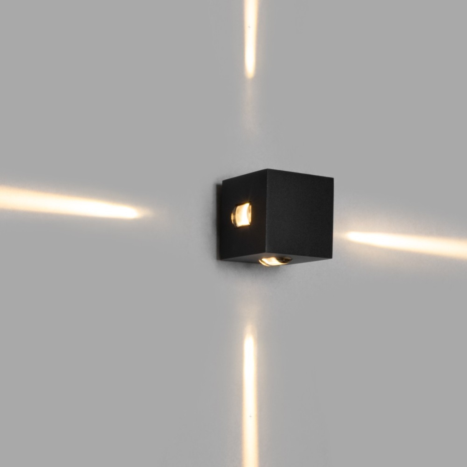 Детайлно изображение на Фасаден LED аплик Spectra 4 | 4 лъча | 12W | IP65 Снимка на Фасаден LED аплик Spectra 4 | 4 лъча | 12W | IP65