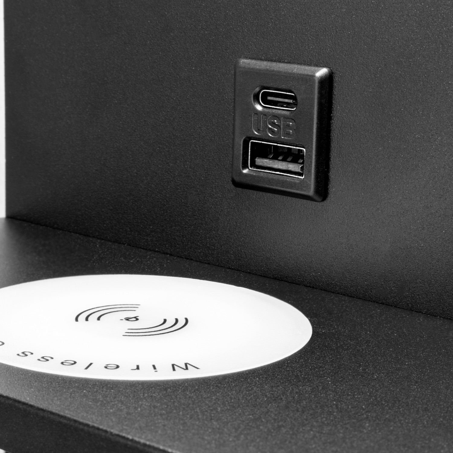 Снимка на Стенен аплик Dock с рафт | USB Type-C | Безжично зарядно