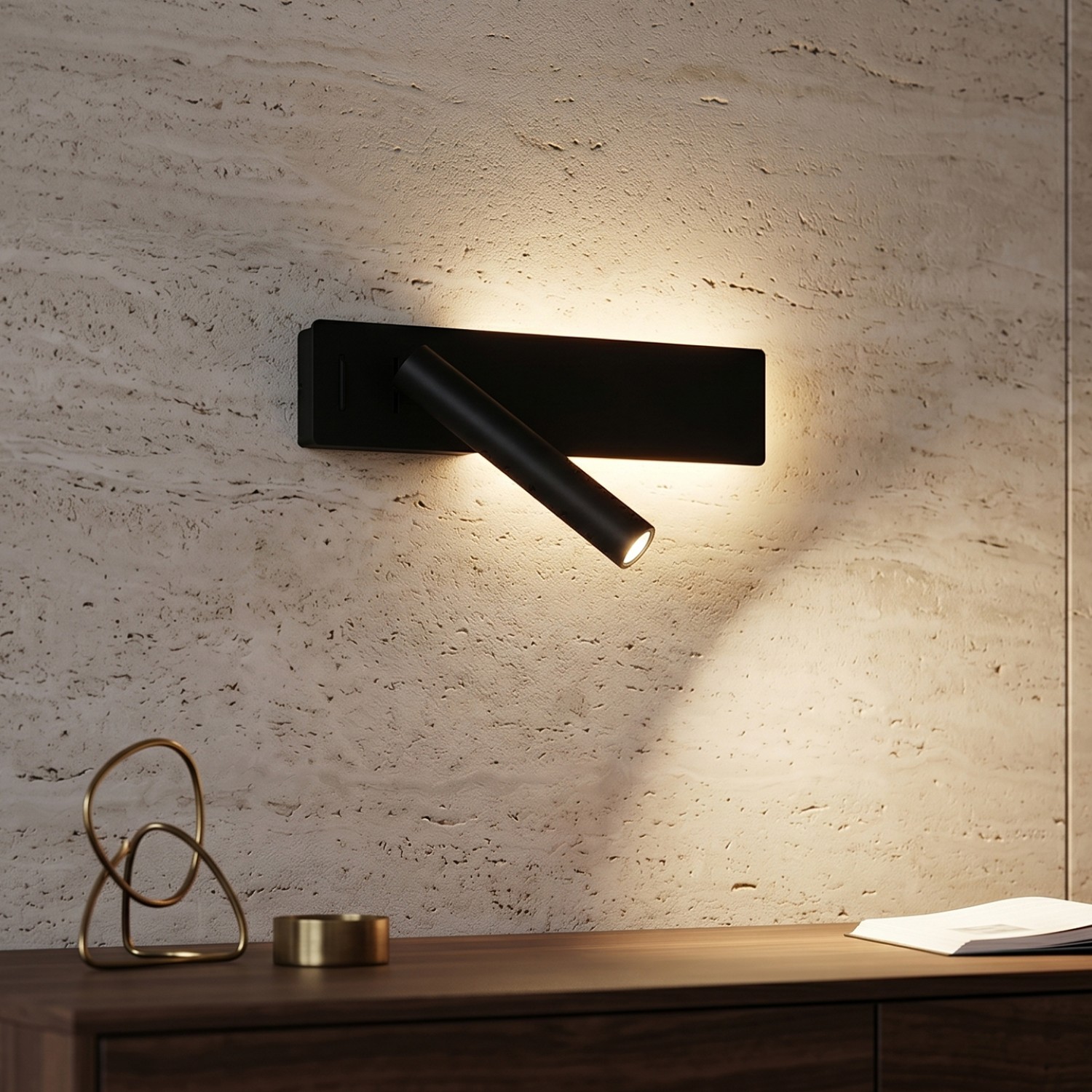 Снимка на Стенен аплик Kora с насочена светлина за четене и фоново осветление
