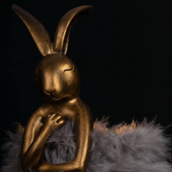 Детайлно изображение на Декоративна настолна лампа Bunny Fluffy | Зайче със сива рокля | 51cm Снимка на Декоративна настолна лампа Bunny Fluffy | Зайче със сива рокля | 51cm