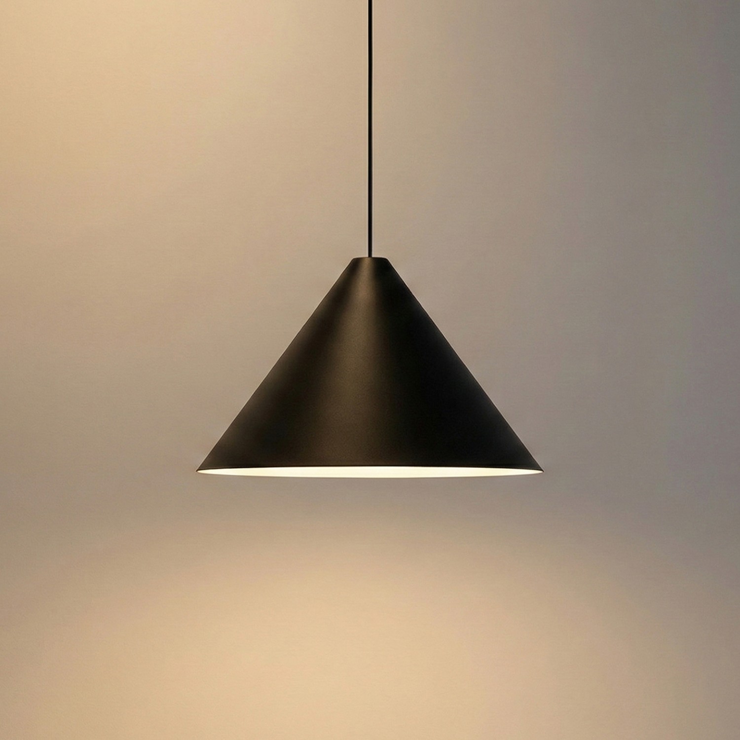 Снимка на Висяща LED лампа Radiant PS | 400mm | Конусовидна | 9W | Черна