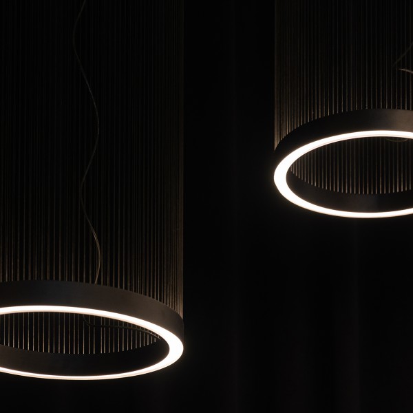 Висящ LED пендел Verto M | Цилиндричен | 20W | 3000K | Черен Висящ LED пендел Verto M | Цилиндричен | 20W | 3000K | Черен