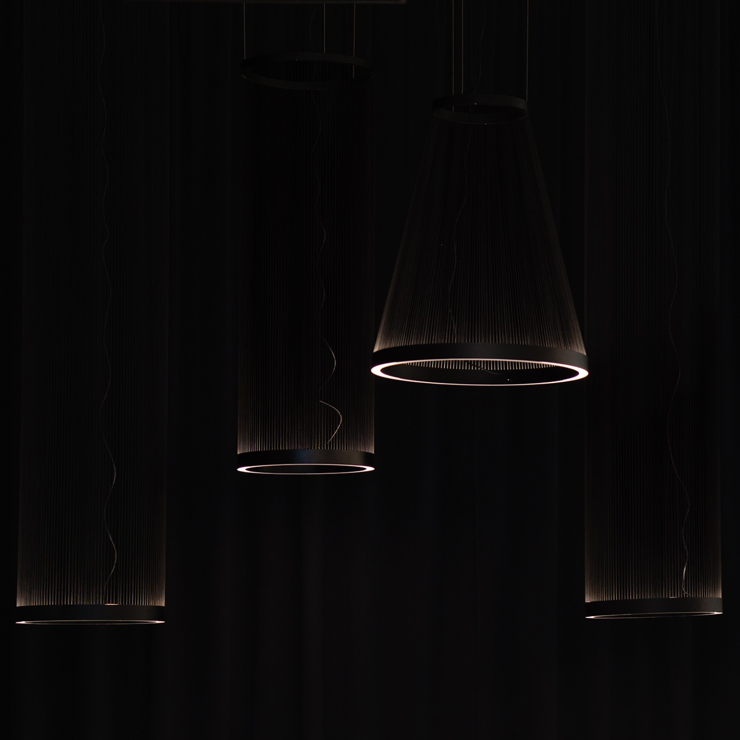Висящ LED пендел Verto | Конусовиден | 32W | 3000K | Черен