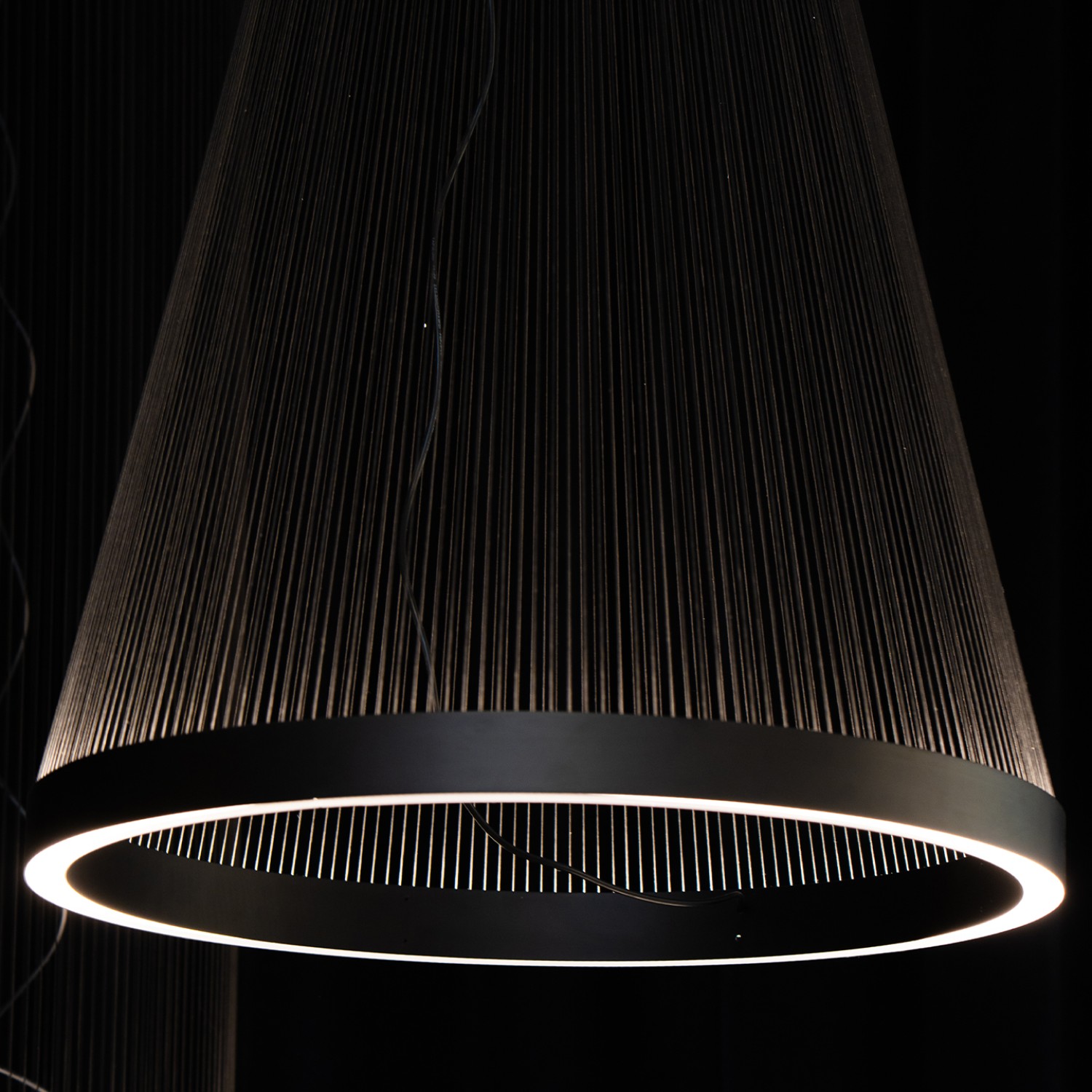 Висящ LED пендел Verto | Конусовиден | 32W | 3000K | Черен
