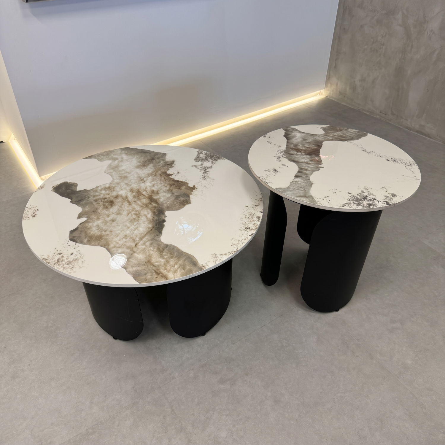 Снимка на Комплект дизайнерски холни маси Orbita – Ø70 + Ø40 cm