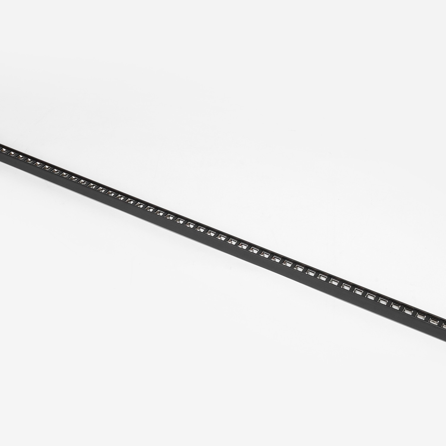 Детайлно изображение на Линеен LED модул Darklight 10PCB | 3000K | 40° Снимка на Линеен LED модул Darklight 10PCB | 3000K | 40°