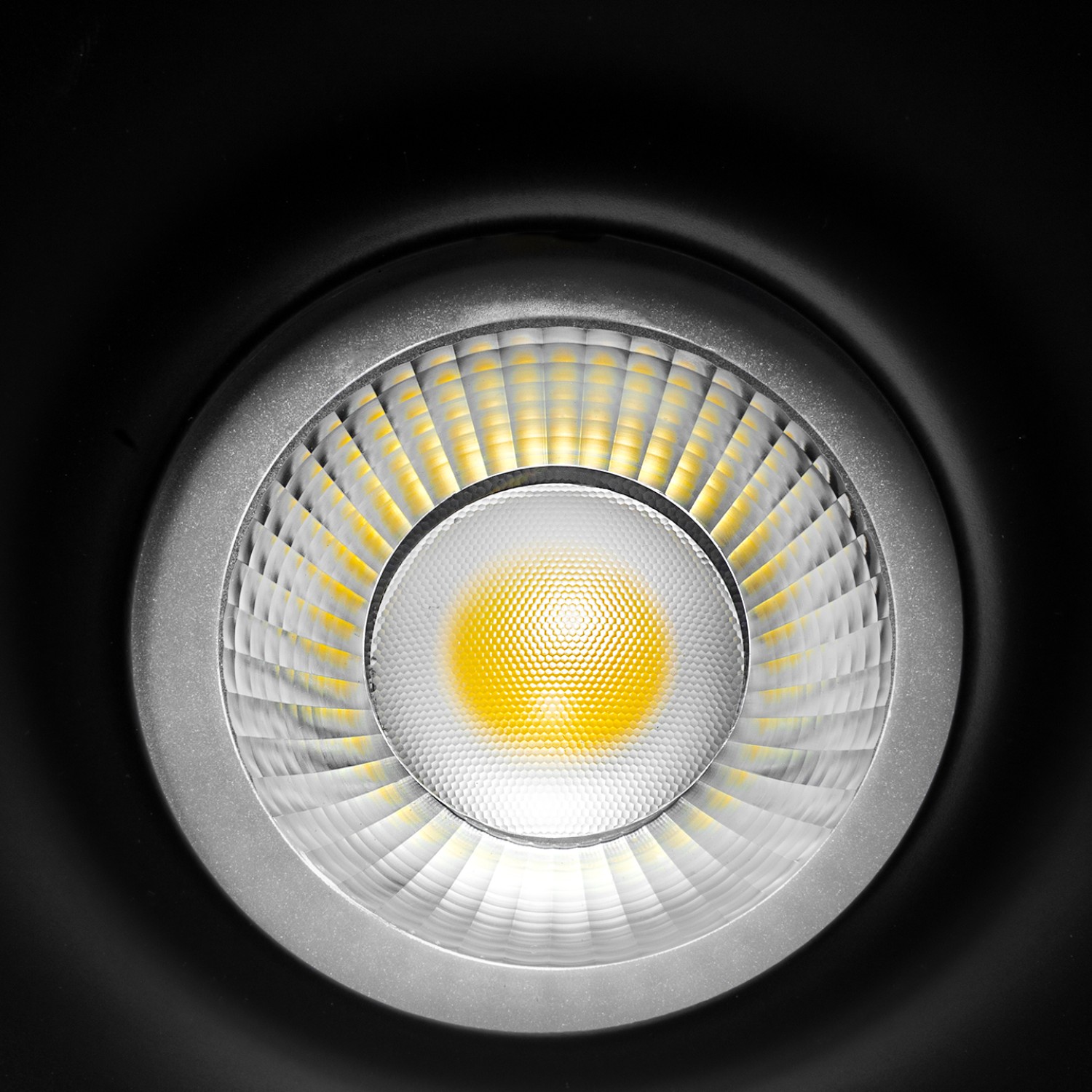 Детайлно изображение на LED луна за вграждане Astor COB | 3-CCT | Honeycomb филтър Снимка на LED луна за вграждане Astor COB | 3-CCT | Honeycomb филтър