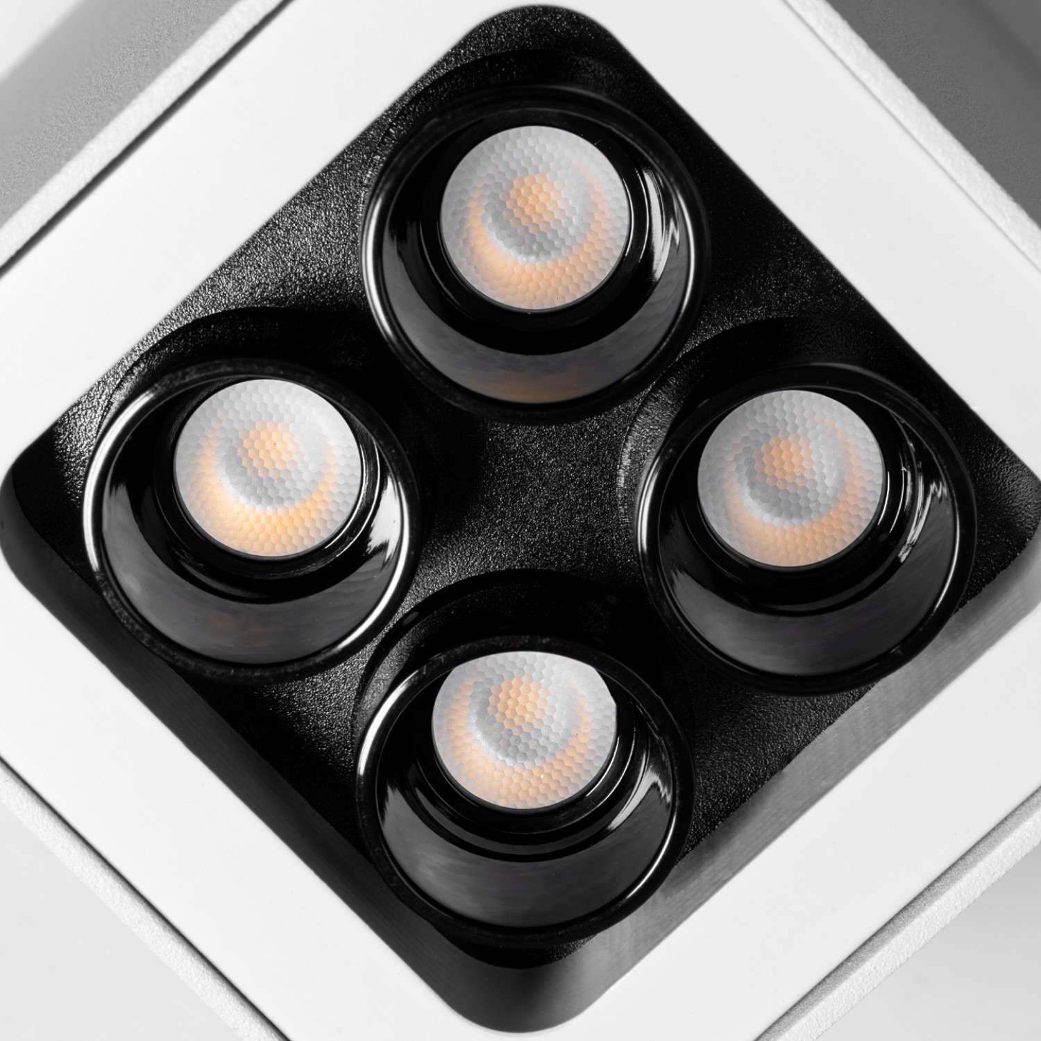 Снимка на LED луна за открит монтаж Clamp Cube