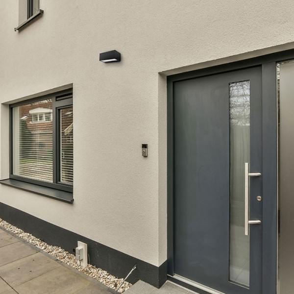 Фасаден LED аплик с двупосочно осветление Cubetto (12W) - 87,00 лв (44.48€) Снимка на Фасаден LED аплик с двупосочно осветление Cubetto (12W) - Фасадни аплици