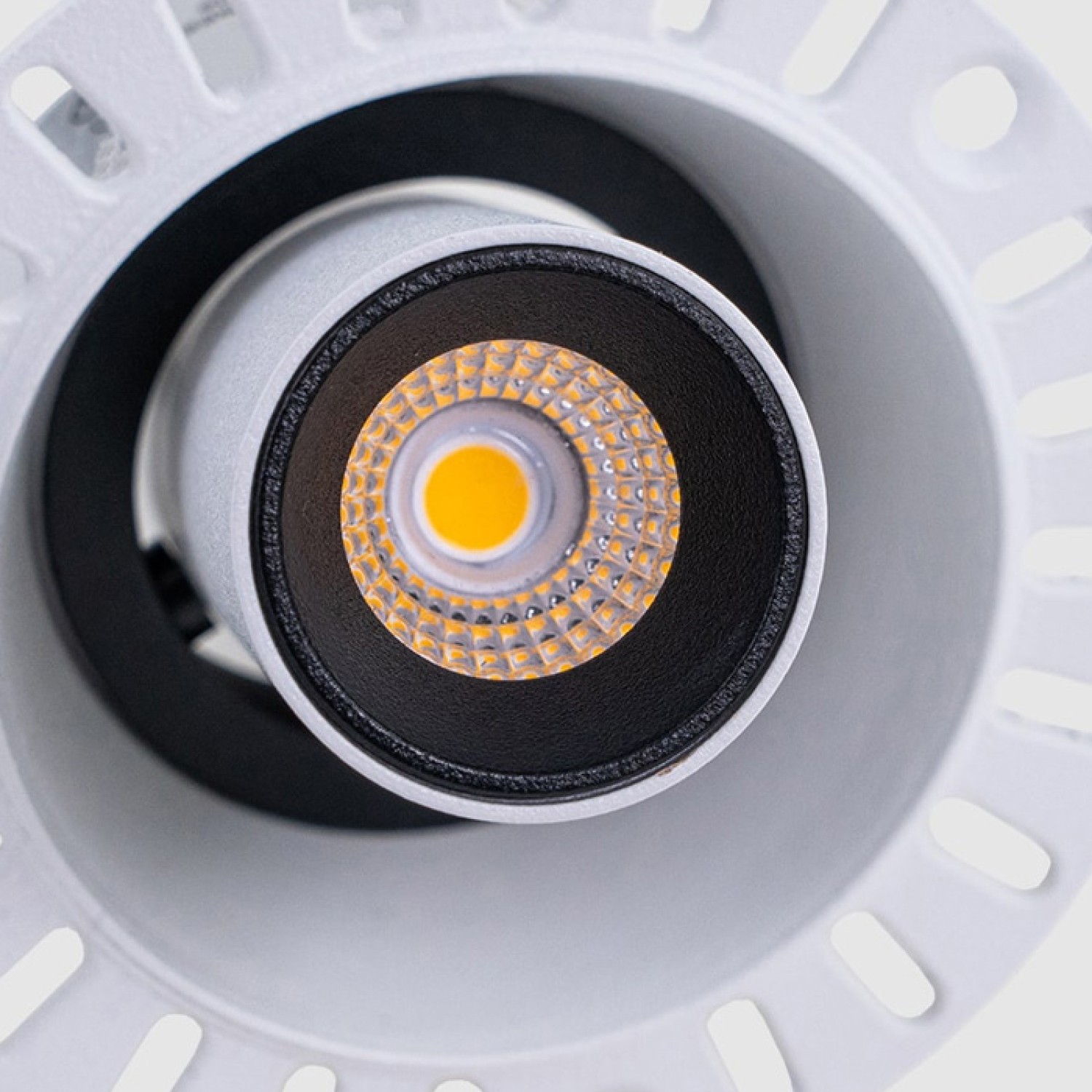 Детайлно изображение на LED спот за вграждане Cam Trimless | Насочено осветление | 7W Снимка на LED спот за вграждане Cam Trimless | Насочено осветление | 7W