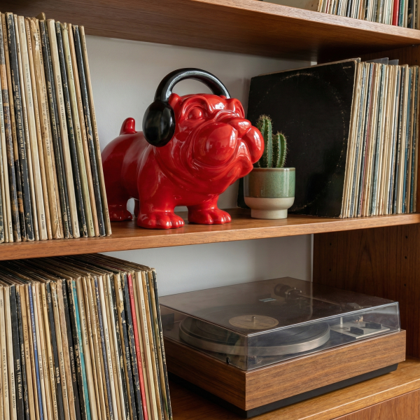 Снимка на Декоративно куче със слушалки Red Dog | Гланцово червено | 29cm