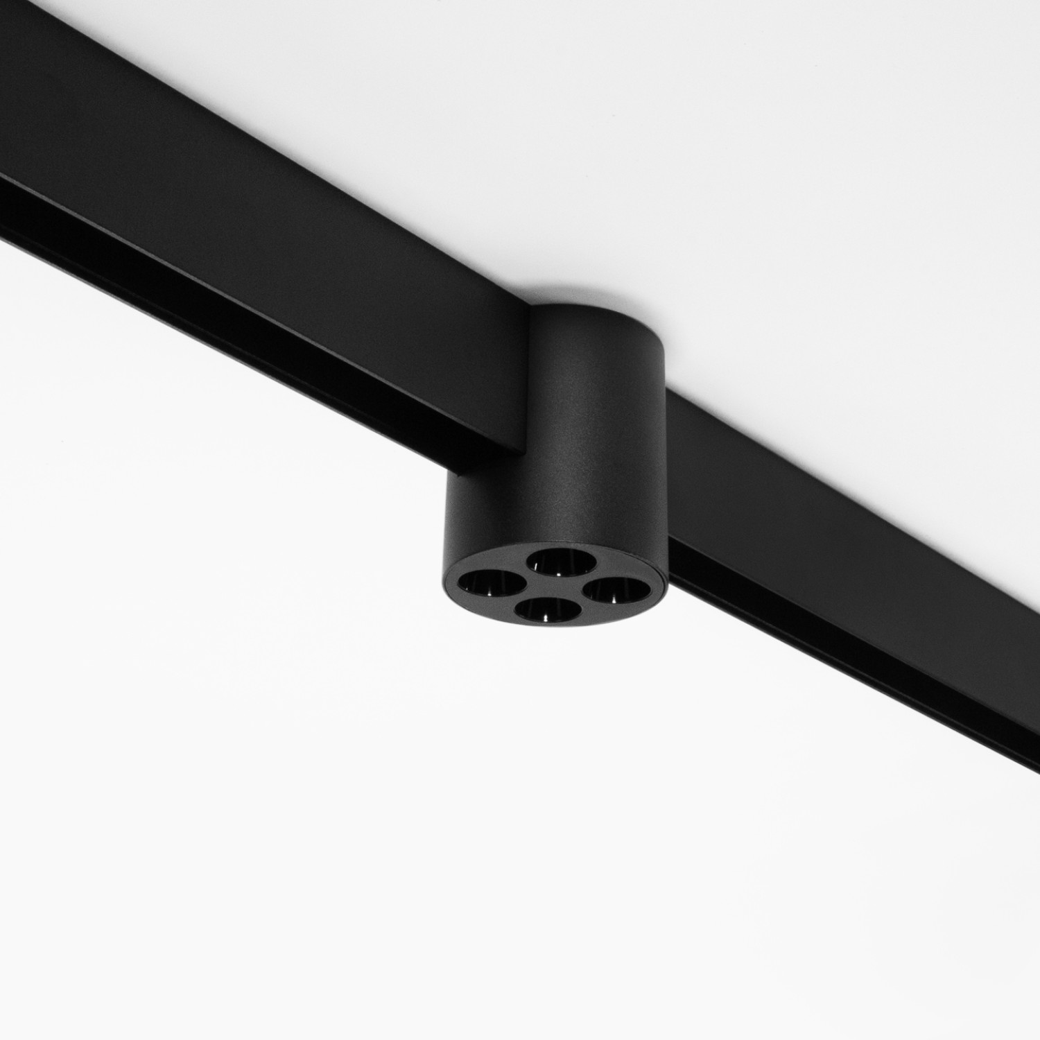 Снимка на Осветително тяло Achil R Darklight за магнитна система 23mm OM и ОМ Slim - Релсово осветление