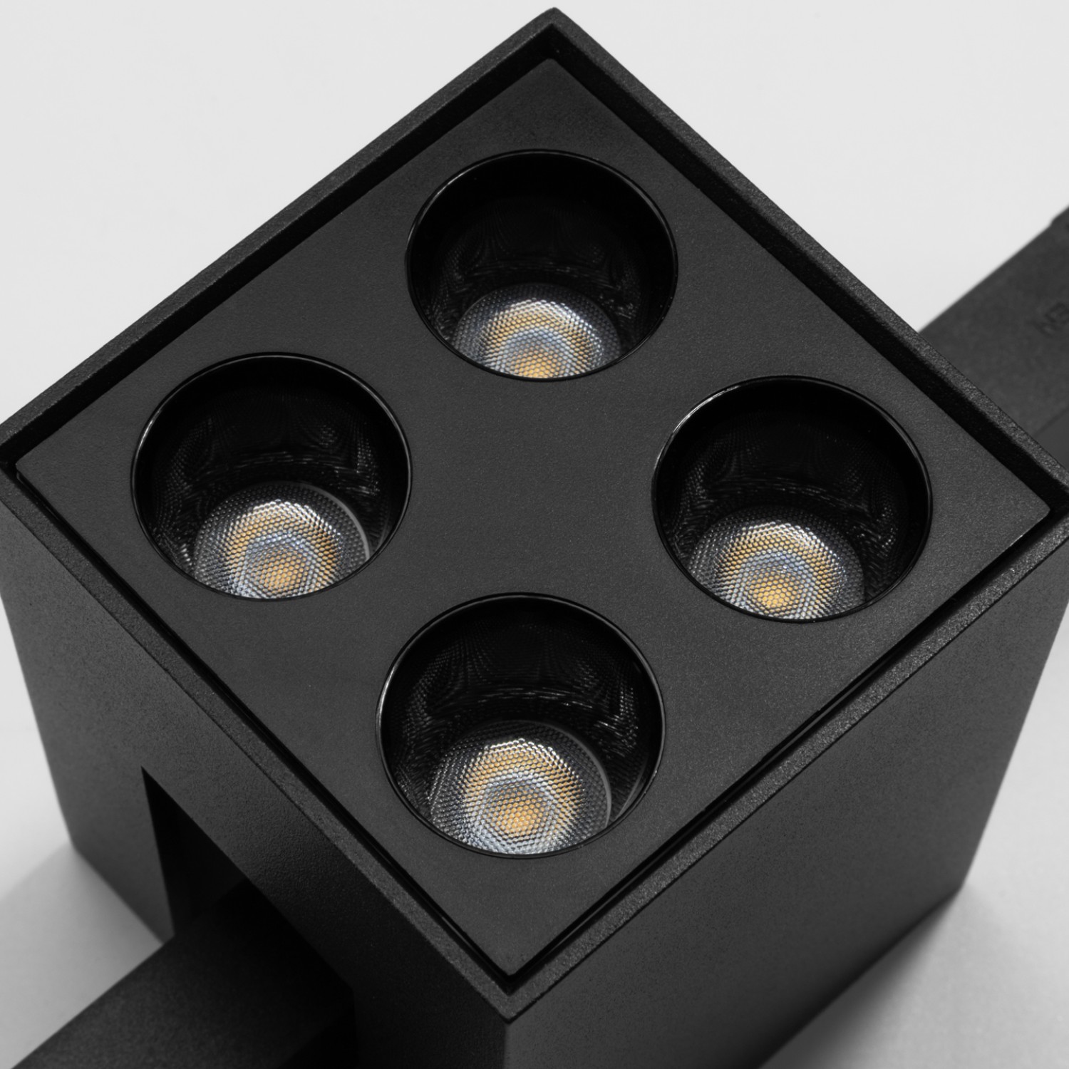 Снимка на Осветително тяло Achil SQ Darklight за магнитна система 23mm ОМ и ОМ Slim - Релсово осветление