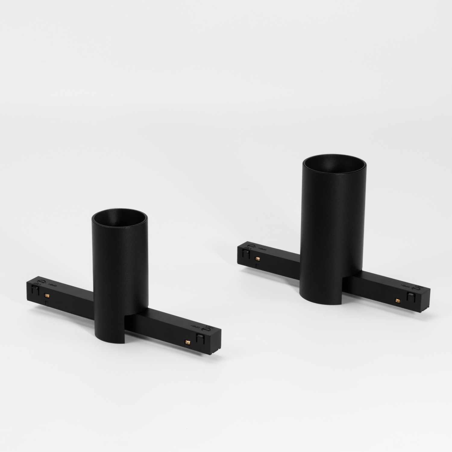 Детайлно изображение на Осветително тяло Achil Slim Magnet за магнитна система 23mm OM Slim Снимка на Осветително тяло Achil Slim Magnet за магнитна система 23mm OM Slim - Релсово осветление