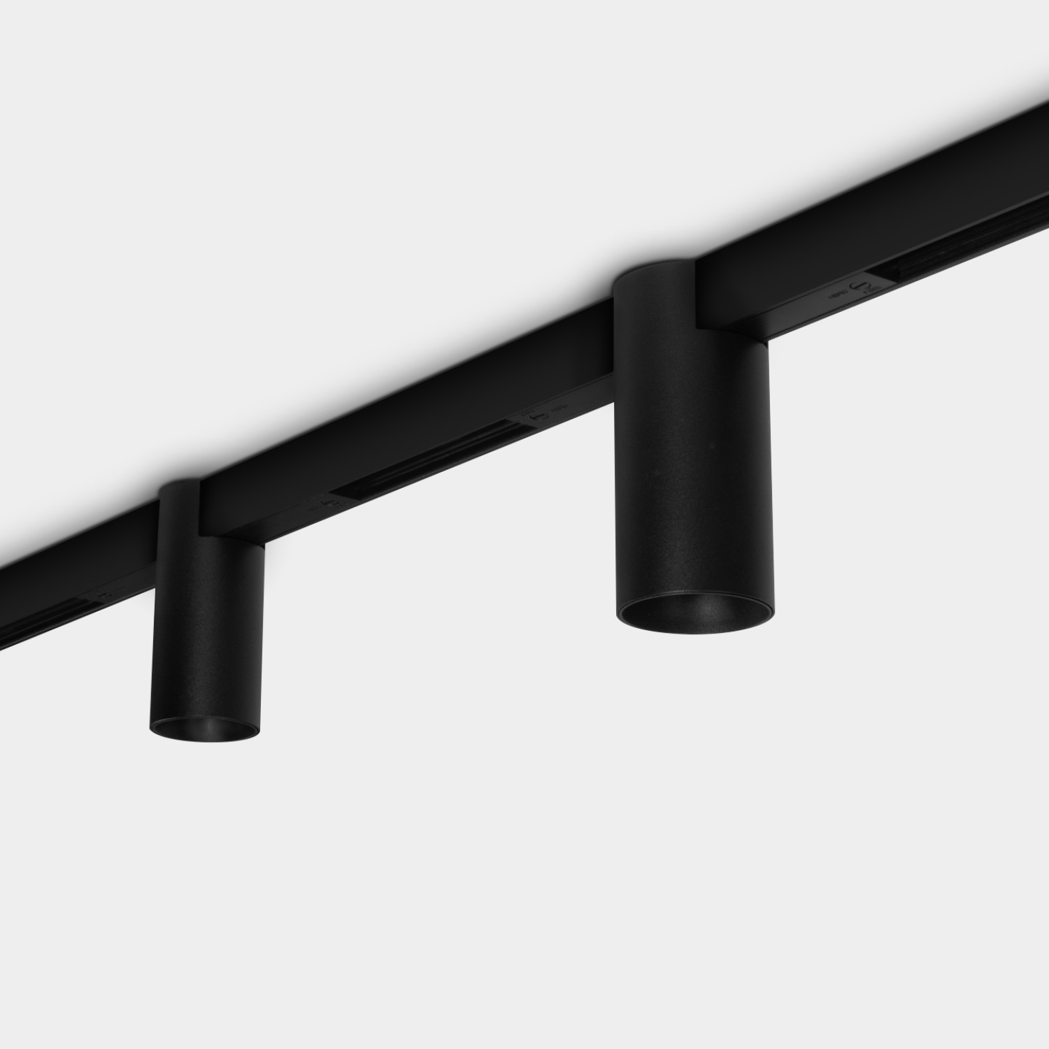 Детайлно изображение на Осветително тяло Achil Slim Magnet за магнитна система 23mm OM Slim Снимка на Осветително тяло Achil Slim Magnet за магнитна система 23mm OM Slim - Релсово осветление