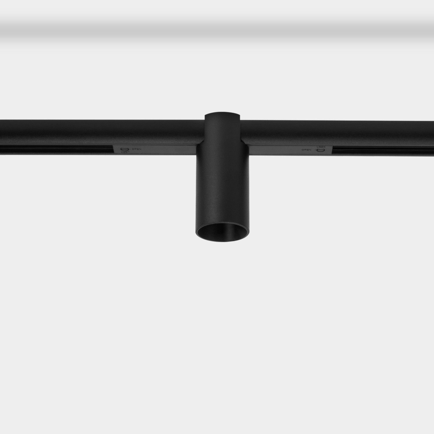 Детайлно изображение на Осветително тяло Achil Slim Magnet за магнитна система 23mm OM Slim Снимка на Осветително тяло Achil Slim Magnet за магнитна система 23mm OM Slim - Релсово осветление